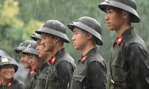 Ngày Giỗ Tổ: Xúc động hình ảnh sũng nước mưa của lực lượng an ninh 