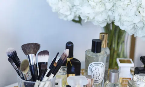 Cách xịt nước hoa giúp nàng lưu giữ mùi hương cả ngày Hè