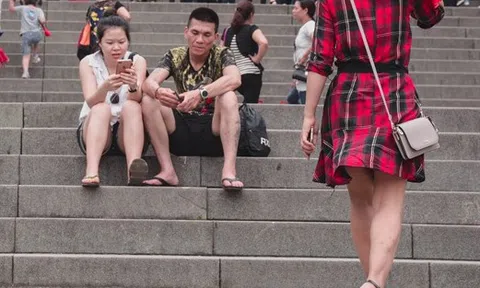 Giỗ tổ Hùng Vương: váy ngắn, quần cộc và câu chuyện không hồi kết