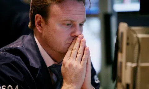 Thị trường chìm trong sắc đỏ, dòng tiền bắt đáy trỗi dậy