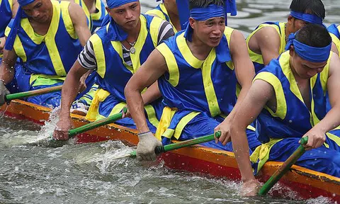 Sôi nổi, hấp dẫn những cuộc đua thuyền trong hội bơi Đăm ở Hà Nội