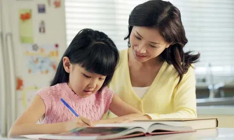Phụ huynh Việt Nam đứng thứ hai thế giới về giúp con làm bài tập