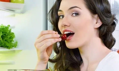 Nên ăn gì để da hồng hào khỏe mạnh sau mỗi đêm khó ngủ?