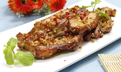 Ba chỉ chiên sả ớt, món nhậu cho chồng ngon hơn ngoài tiệm