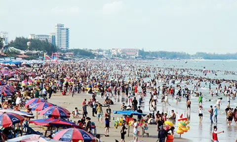 Hàng chục trẻ bị lạc cha mẹ khi tắm biển Vũng Tàu dịp lễ 30/4