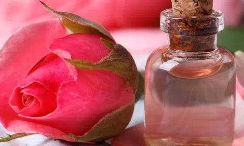 Công dụng của nước hoa hồng trong chặng đường chinh phục nhan sắc