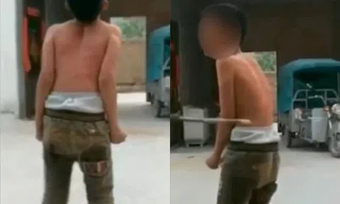 Video: Bé trai lưng trần chịu `cơn mưa` đòn roi của mẹ vì...đánh mất máy tính bảng