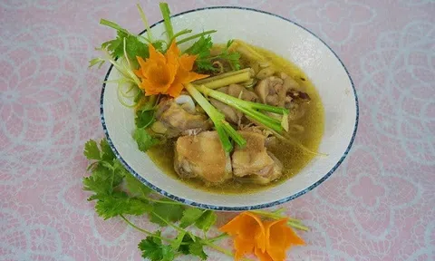 Cách chế biến gà hầm sả đậm đà ngày mưa