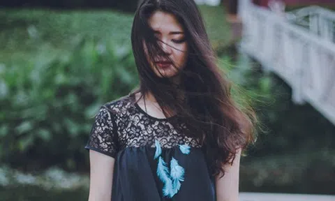 Đàn bà ly hôn: Đừng cúi đầu, vương miện sẽ rơi mất…