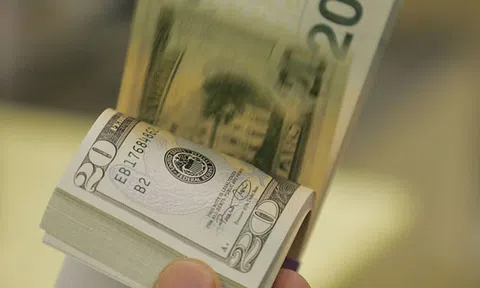 Tỷ giá ngoại tệ hôm nay: Ồ ạt chốt lời, USD chưa rời đỉnh