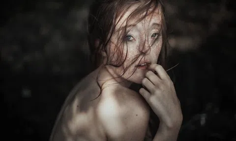 Cô gái có gương mặt bị dị dạng bẩm sinh vẫn làm người mẫu chuyên nghiệp