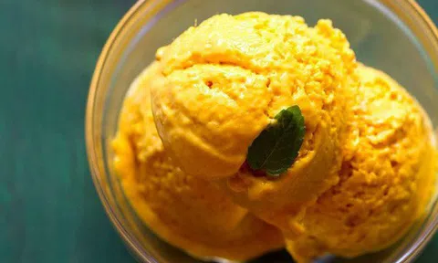 Tự làm kem xoài ngon ngọt hấp dẫn không cần dùng máy