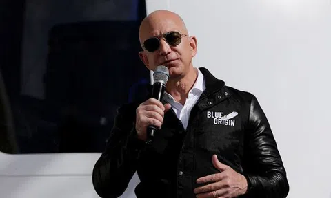 Jeff Bezos kể về bài học đầu đời khi làm bà ngoại bật khóc
