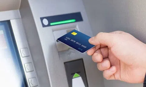Ngân hàng Nhà nước chỉ đạo dừng tăng phí ATM