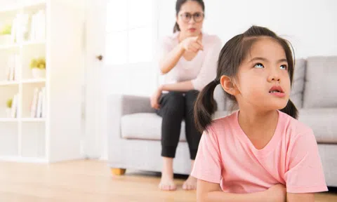 Mẹ càng quát to, con càng ngốc nghếch