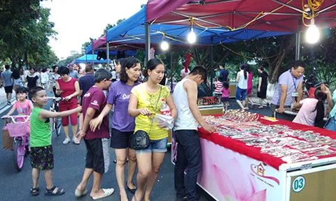 Trải nghiệm phố đi bộ Trịnh Công Sơn, Hà Nội ngày cuối tuần