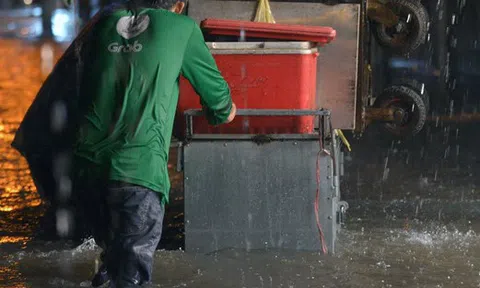 Mưa lớn chiều tối 12/5: Những chia sẻ ấm lòng!