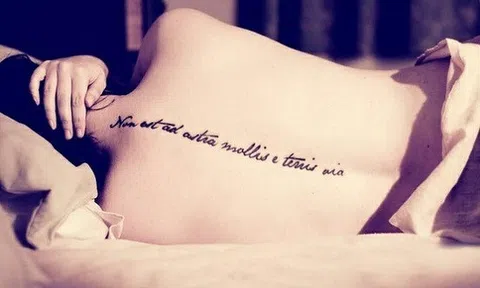 10 hình xăm dọc sống lưng đẹp mê hồn cho những cô nàng cá tính