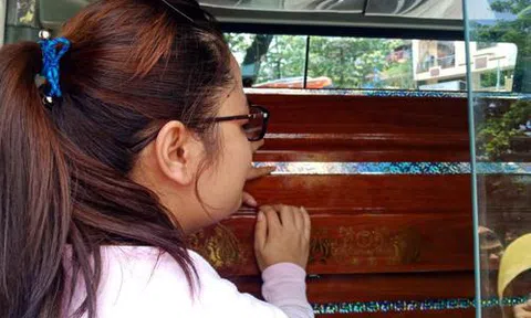 Vụ hiệp sĩ tử vong: Vợ tương lai ghì chặt quan tài “Anh đi rồi ai sẽ bảo vệ em\"