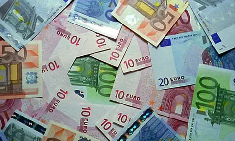 Tỷ giá ngoại tệ ngày 17/5: USD lên đỉnh cao 5 tháng