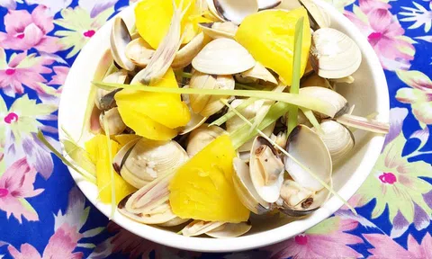 Xuýt xoa món ngao hấp dứa chua ngọt ngày hè nóng nực