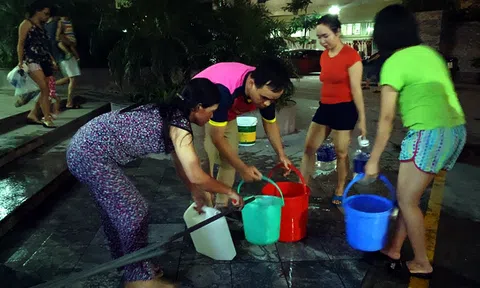 Mới đầu hè, dân chung cư đã khổ sở vì mất nước