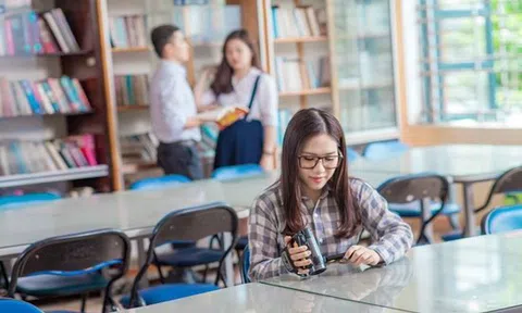 Thùy Chi `gây sốt` khi tung ca khúc mới về bữa tiệc chia tay cuối cấp đầy xúc động