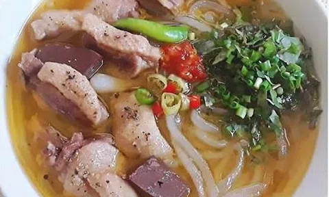 Nồng đậm vị quê với món bánh canh vịt thơm lừng