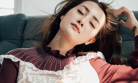 MC Quỳnh Chi diện váy Valentino 125 triệu trong bộ ảnh mới