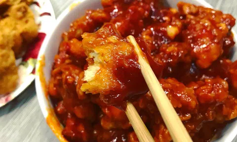 Làm gà giòn sốt cay nóng ngon không kém gì các thương hiệu đồ ăn nhanh nổi tiến