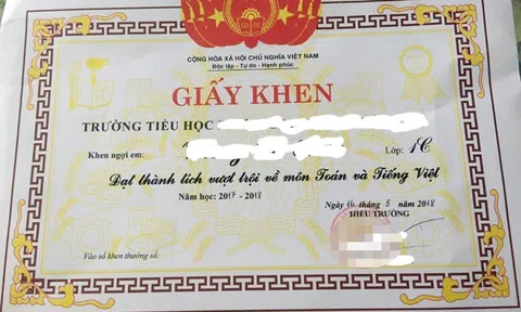 Mẹ bức xúc vì con học giỏi nhất lớp 1 chỉ được nhận giấy khen từng mặt