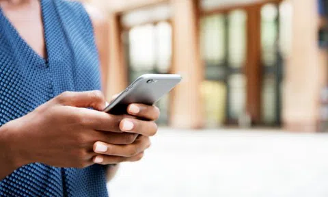 Trẻ lớp hai ước mẹ của mình đừng có điện thọai di động