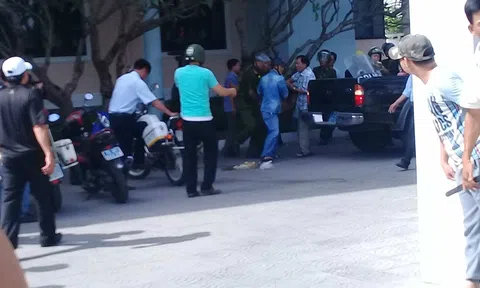 Huế: Giải cứu người phụ nữ bị nam thanh niên khống chế làm con tin