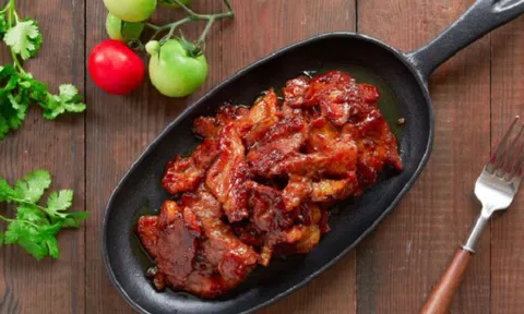 Học ngay công thức tẩm ướp thịt lợn xông khói của người Philippines