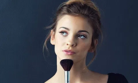 Bí quyết cho lớp makeup hoàn hảo những ngày mưa gió