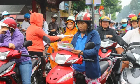 Kỳ thi vào thi lớp 10 tại TPHCM: Con nói thi tốt, bố mẹ vẫn lo lắng!