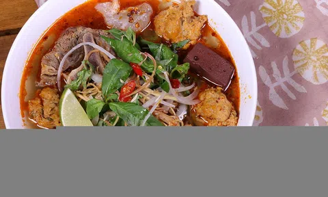 Tự làm bún bò huế thơm ngon chuẩn vị