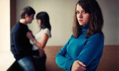 4 cách phát hiện chồng gái gú chỉ mất 2 phút