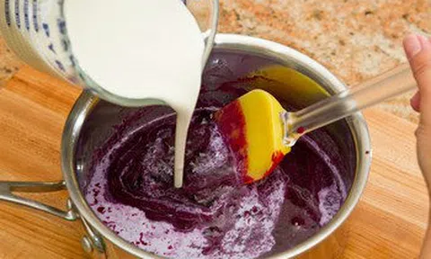 Xua tan nắng nóng mùa hè bằng công thức kem sữa chua việt quất ngon mê tít