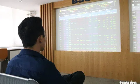 Nhà đầu tư chốt lời, cổ phiếu ngân hàng rớt giá