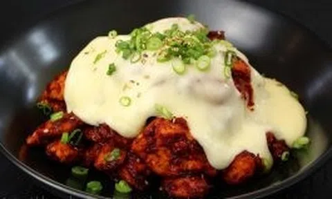 Bỏ túi ngay cách làm gà cay phô mai chuẩn vị Hàn Quốc