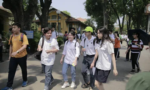 Học sinh kêu khó khi phải nhớ lại kiến thức cũ trong đề thi ngữ Văn vào lớp 10 