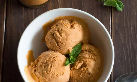 Bật mí công thức làm kem trà thái đỏ nhâm nhi cho ngày hè