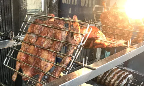 Sự thật hàng ngàn con vịt quay mất lưỡi bán tràn chợ Hà Nội