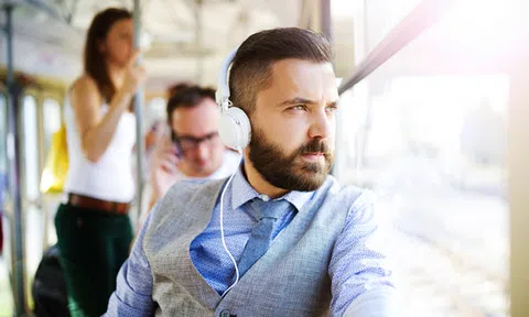 Thế hệ trẻ dễ bị điếc vì nghe nhạc quá to