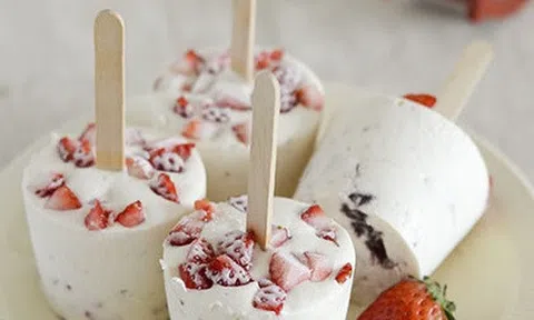 Mát lạnh tuyệt vời với kem phô mai dâu tây thơm ngon đẹp mắt