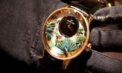 Đồng hồ vườn chim giá 18 tỷ đồng đến Việt Nam