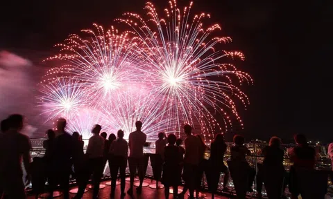 Mãn nhãn màn pháo hoa rực rỡ của Bồ Đào Nha và Thủy Điển bên sông Hàn