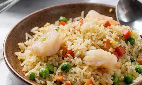 Tuyệt chiêu làm cơm chiên dương châu tại nhà