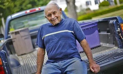 13 năm nhặt chai nhựa, ông lão gom đủ 2,3 tỷ đồng